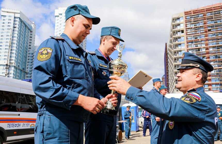 Соревнования пожарных прошли на Ходынском поле 32 фото