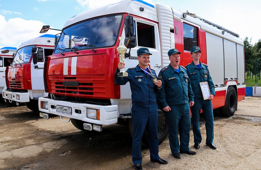 Соревнования пожарных прошли на Ходынском поле 36 фото