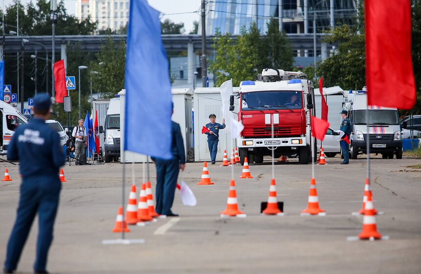 Соревнования пожарных прошли на Ходынском поле 29 фото