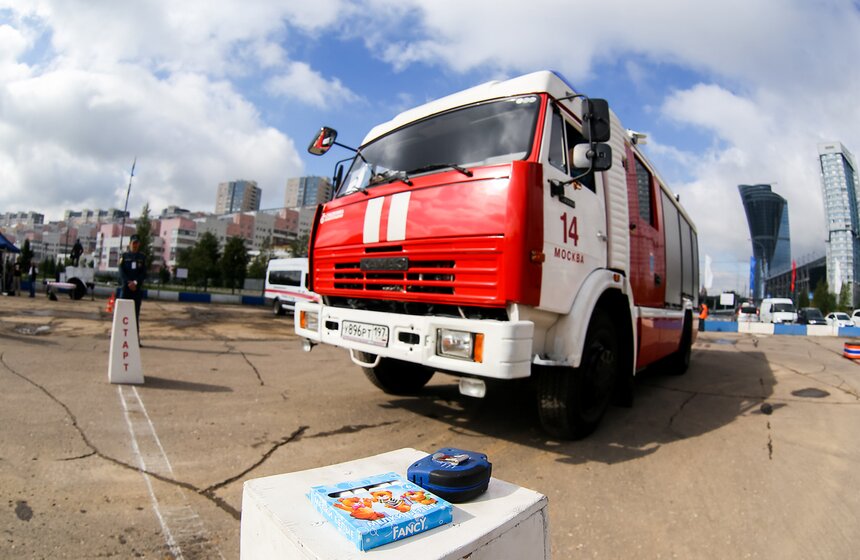 Соревнования пожарных прошли на Ходынском поле 11 фото