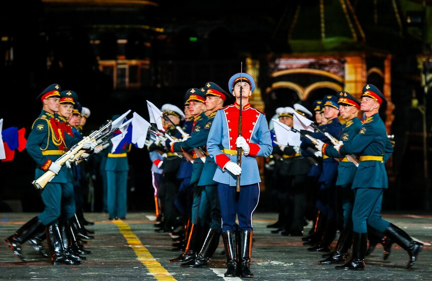 Как проходит фестиваль военных оркестров "Спасская башня" 6 фото