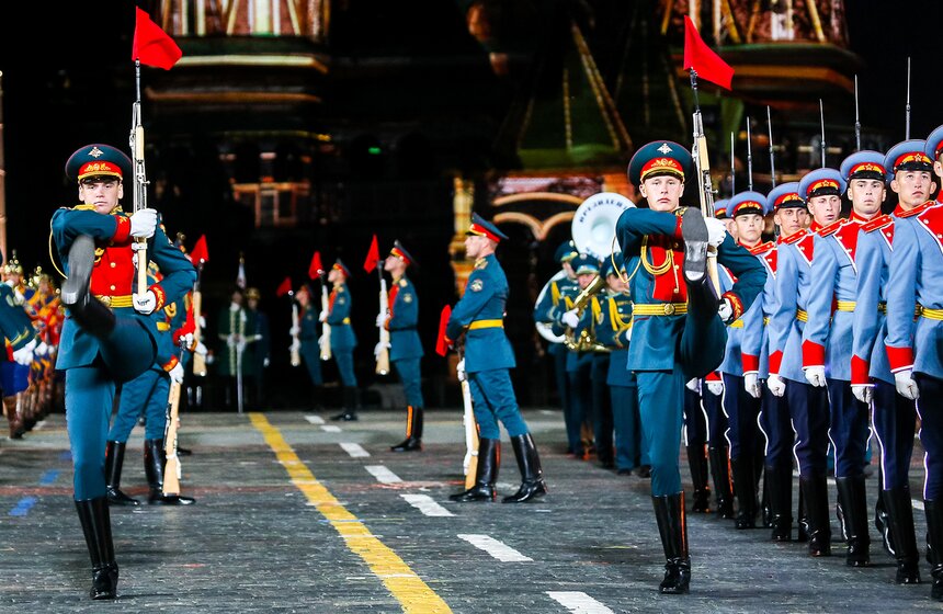 Как проходит фестиваль военных оркестров "Спасская башня" 8 фото