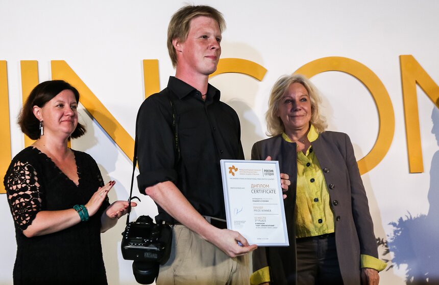 Фотовыставка имени Андрея Стенина открылась в Москве 15 фото