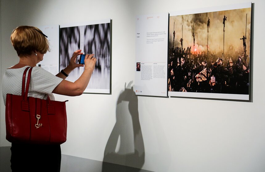 Фотовыставка имени Андрея Стенина открылась в Москве 2 фото