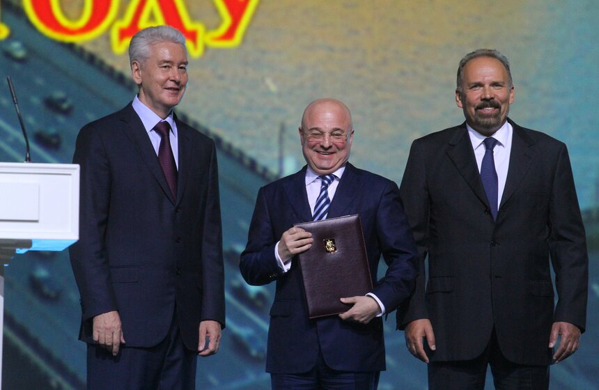 Работникам ЖКХ вручили награды за достижения 17 фото