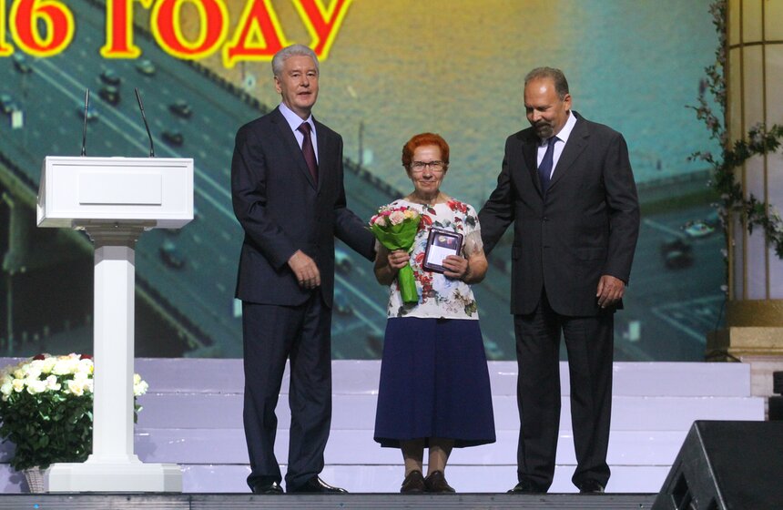 Работникам ЖКХ вручили награды за достижения 14 фото