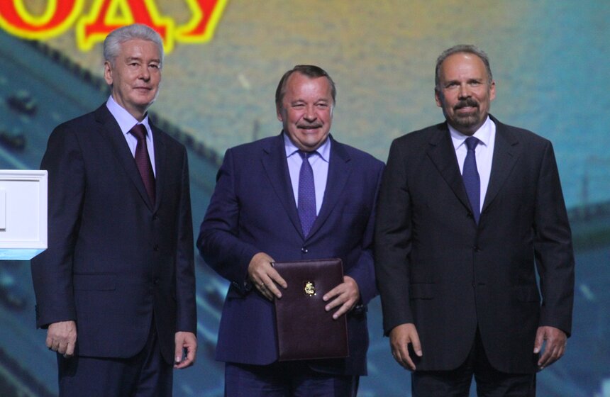 Работникам ЖКХ вручили награды за достижения 16 фото