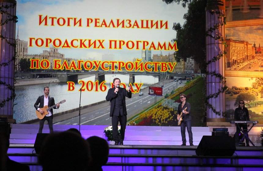 Работникам ЖКХ вручили награды за достижения 21 фото