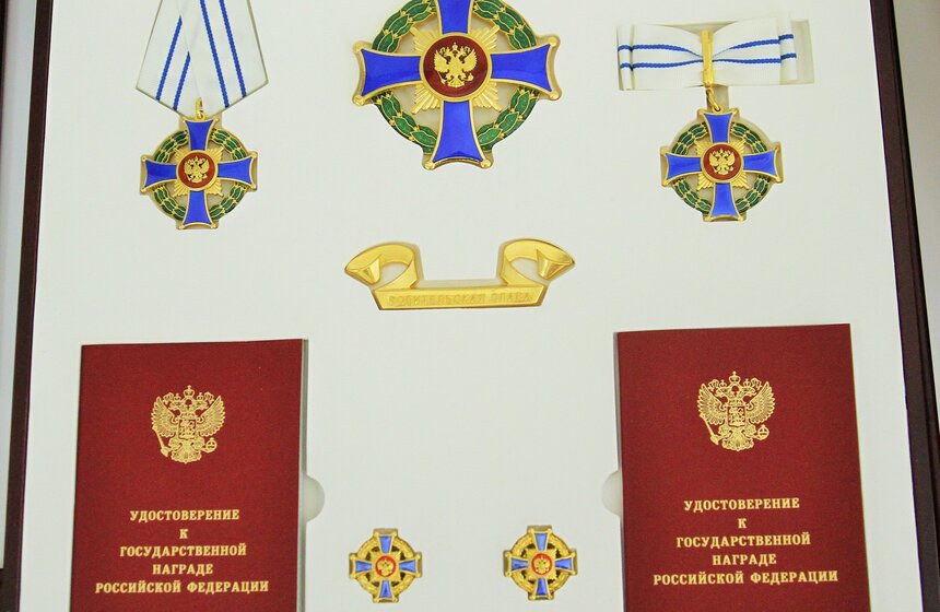 Леонид Печатников вручил награды многодетным родителям 20 фото