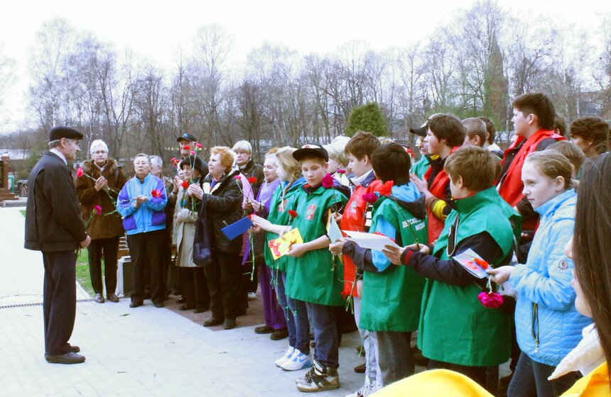 Активисты Детского движения облагородили воинские захоронения 10 фото