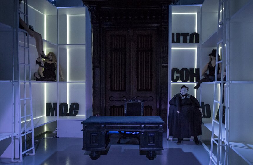 Показ спектакля "Черный русский" в доме Спиридонова 12 фото