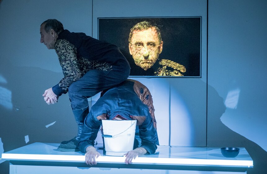 Показ спектакля "Черный русский" в доме Спиридонова 27 фото