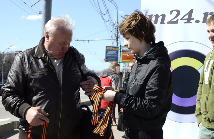 Издание М24.ru приняло участие в акции "Георгиевская ленточка" 14 фото