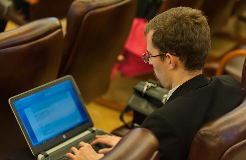 Фото. Как в Москве следят за выборами в Госдуму 11 фото