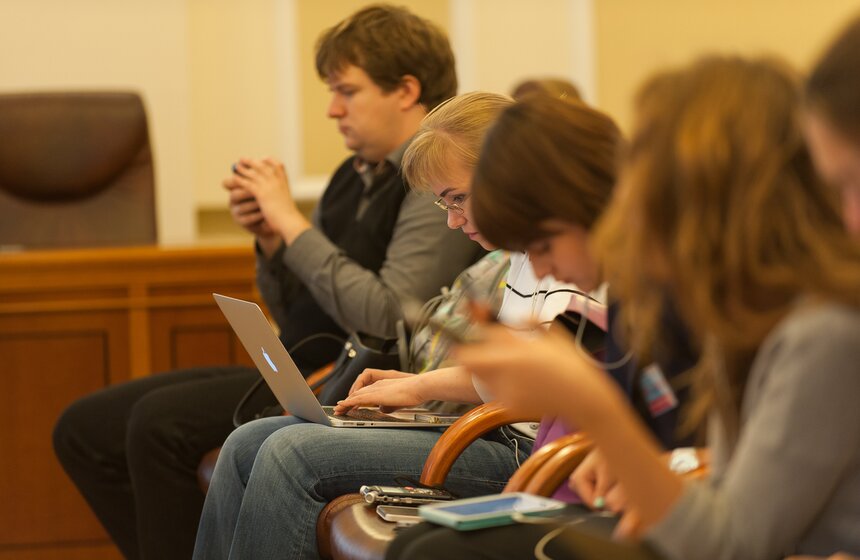 Фото. Как в Москве следят за выборами в Госдуму 6 фото