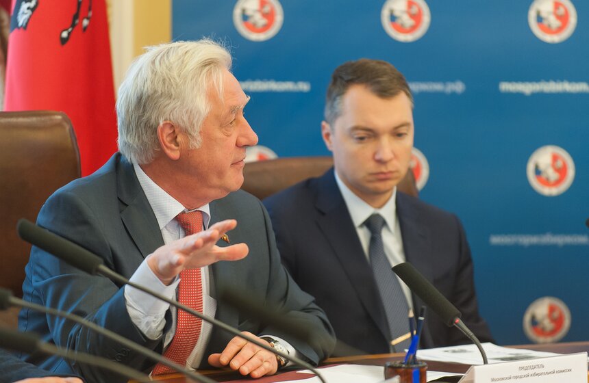 Фото. Как в Москве следят за выборами в Госдуму 19 фото