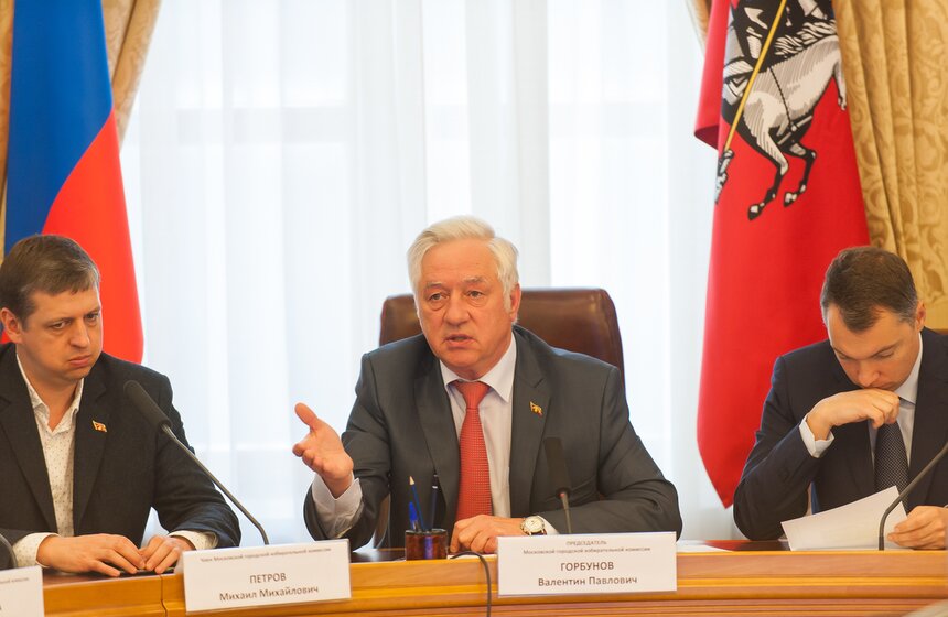 Фото. Как в Москве следят за выборами в Госдуму 13 фото