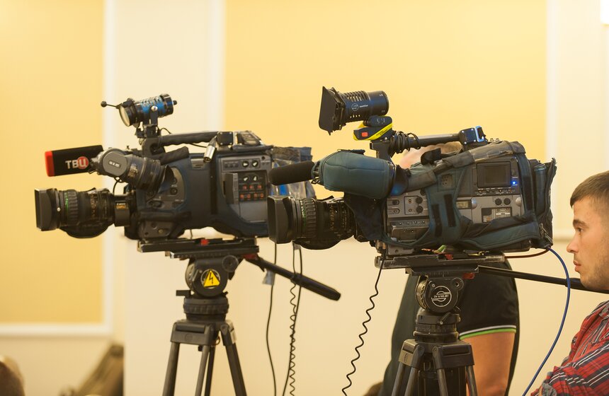 Фото. Как в Москве следят за выборами в Госдуму 15 фото