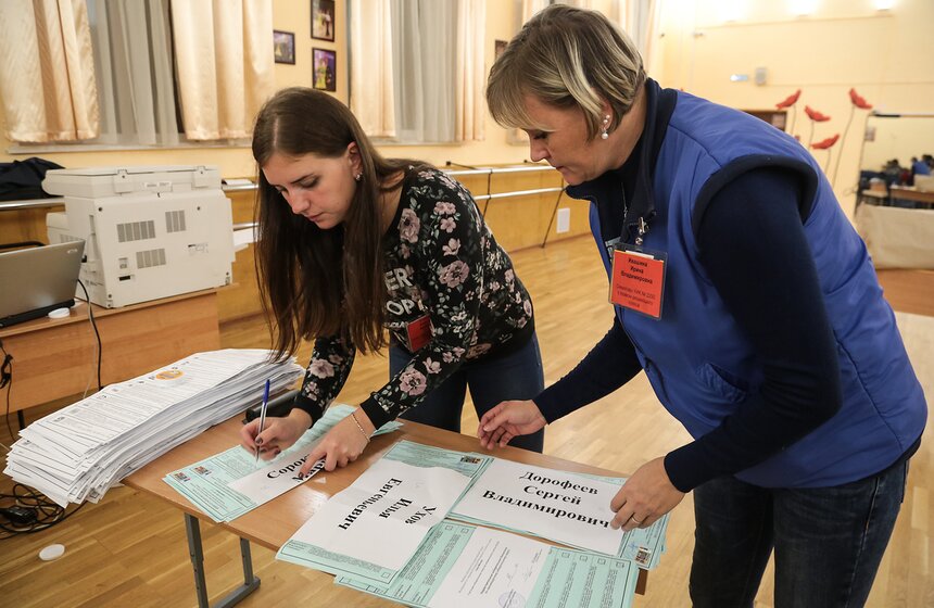 Фото. Подсчет голосов на выборах в Госдуму в Москве 20 фото