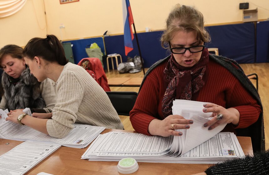 Фото. Подсчет голосов на выборах в Госдуму в Москве 29 фото