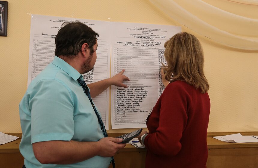 Фото. Подсчет голосов на выборах в Госдуму в Москве 25 фото