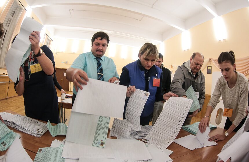 Фото. Подсчет голосов на выборах в Госдуму в Москве 10 фото