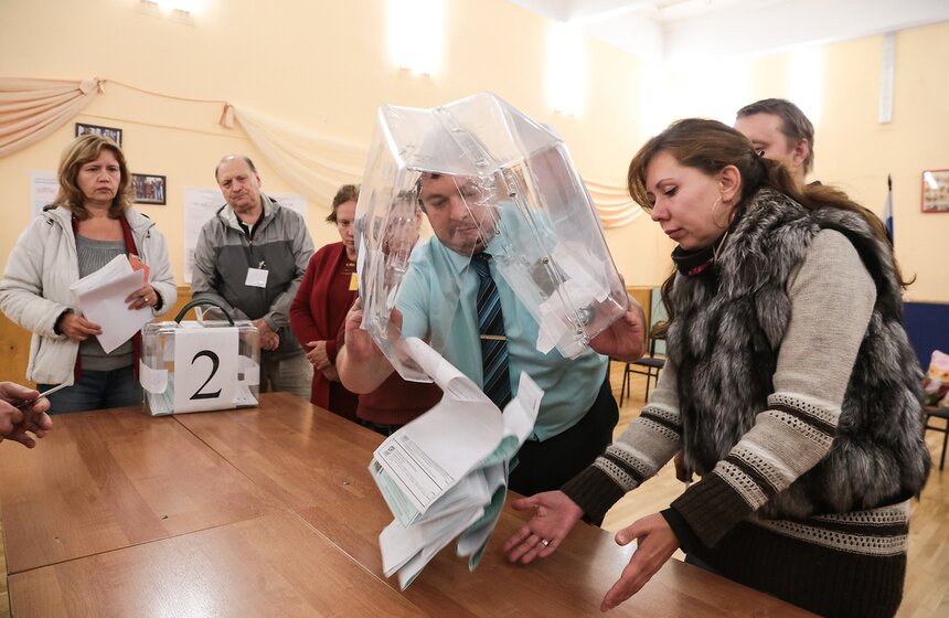 Фото. Подсчет голосов на выборах в Госдуму в Москве 7 фото