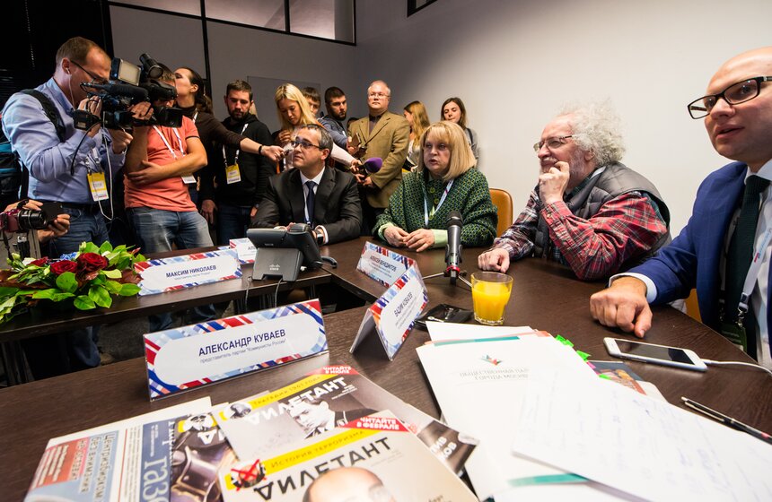 Фото. Работа штаба по наблюдению за выборами в Госдуму в Москве 20 фото