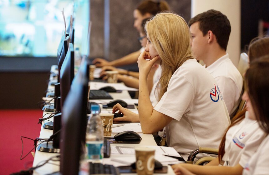 Фото. Работа штаба по наблюдению за выборами в Госдуму в Москве 2 фото