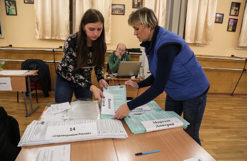 Фото. Подсчет голосов на выборах в Госдуму в Москве 30 фото