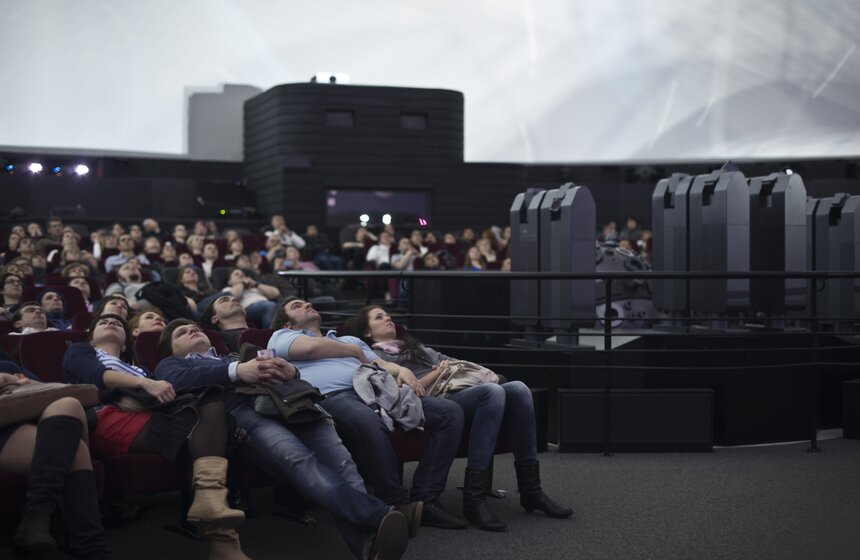 В Московском планетарии прошел показ шоу "Космический рейс" 2 фото