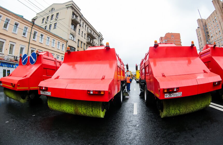 Коммунальщики представили свою технику на параде в Москве 24 фото