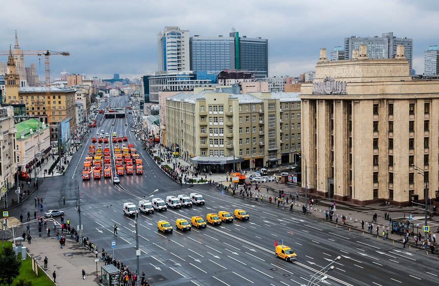 Сергей Собянин открыл парад городской техники 48 фото