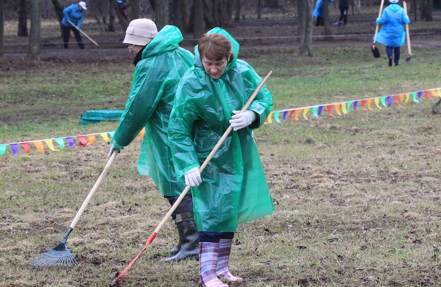Сергей Собянин посадил деревья в ходе субботника 2 фото