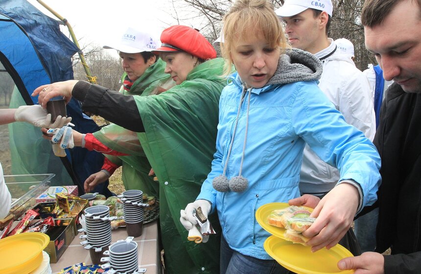 Сергей Собянин посадил деревья в ходе субботника 5 фото