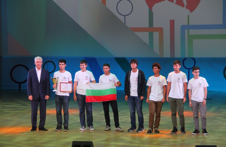 Мэр наградил победителей школьной олимпиады мегаполисов 26 фото