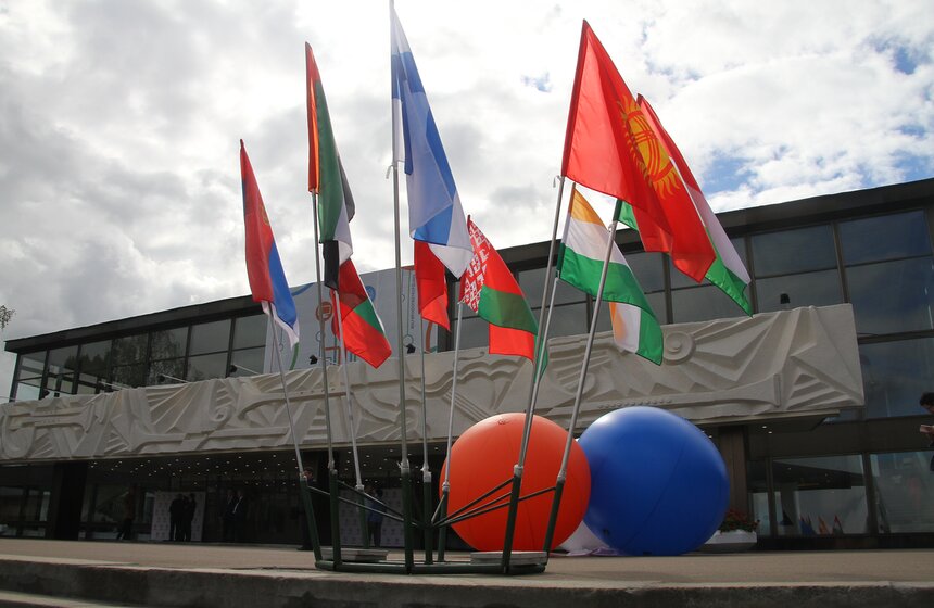 Мэр наградил победителей школьной олимпиады мегаполисов 2 фото