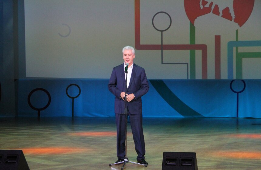 Мэр наградил победителей школьной олимпиады мегаполисов 12 фото