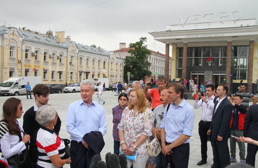 Мэр осмотрел работы по благоустройству площади Мясницкие Ворота 12 фото