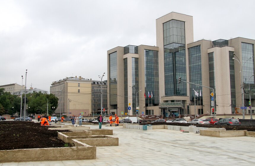 Мэр осмотрел работы по благоустройству площади Мясницкие Ворота 7 фото