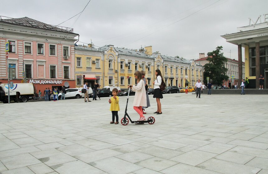 Мэр осмотрел работы по благоустройству площади Мясницкие Ворота 8 фото