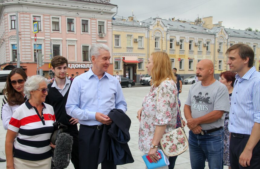 Мэр осмотрел работы по благоустройству площади Мясницкие Ворота 10 фото