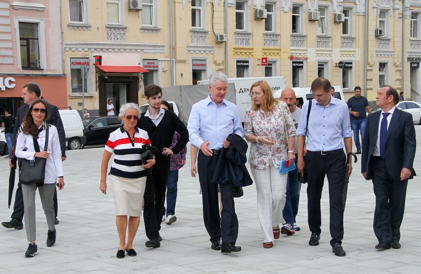 Мэр осмотрел работы по благоустройству площади Мясницкие Ворота 9 фото