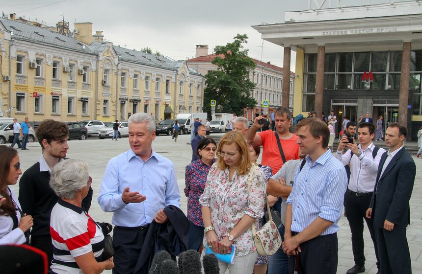 Мэр осмотрел работы по благоустройству площади Мясницкие Ворота 11 фото