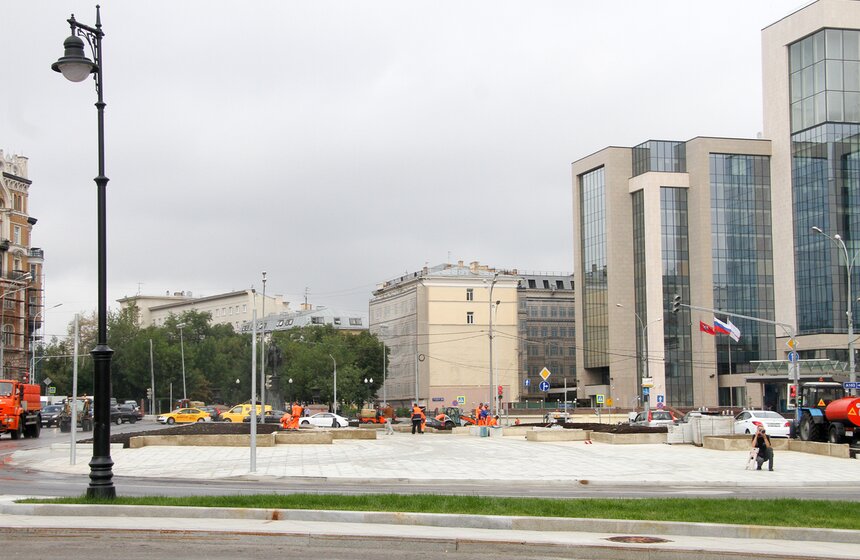 Мэр осмотрел работы по благоустройству площади Мясницкие Ворота 2 фото