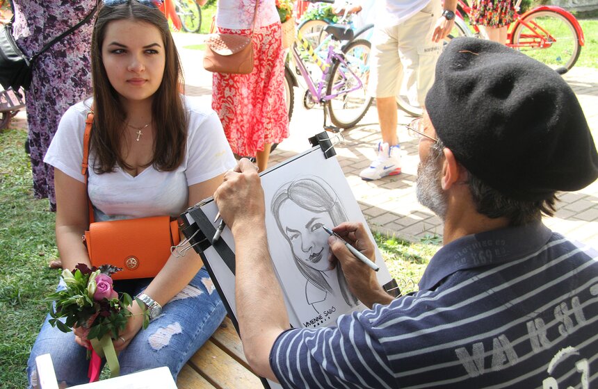 В парке "Сокольники" прошел велопарад "Леди на велосипеде" 15 фото