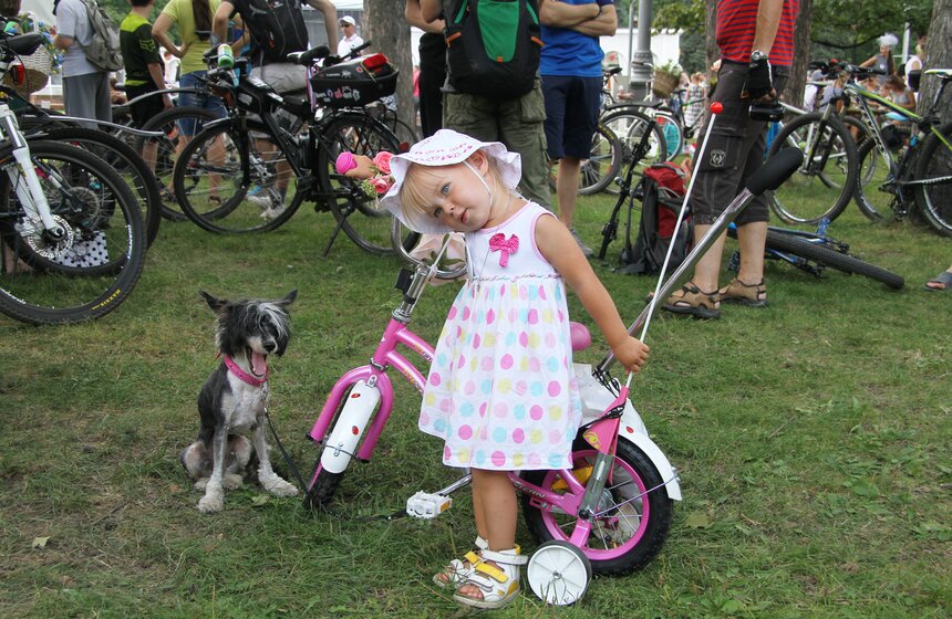 В парке "Сокольники" прошел велопарад "Леди на велосипеде" 10 фото