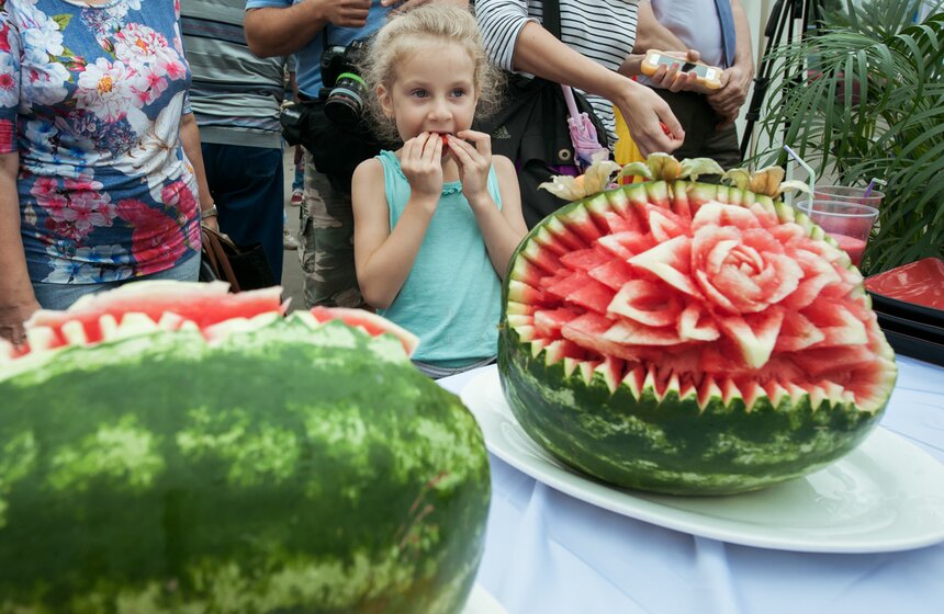 Арбузы в городе: в Москве открылись 264 бахчевых развала 13 фото