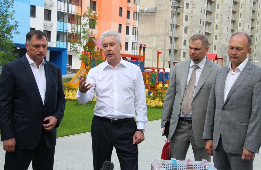 Сергей Собянин посетил стройку жилого квартала в Северном 25 фото