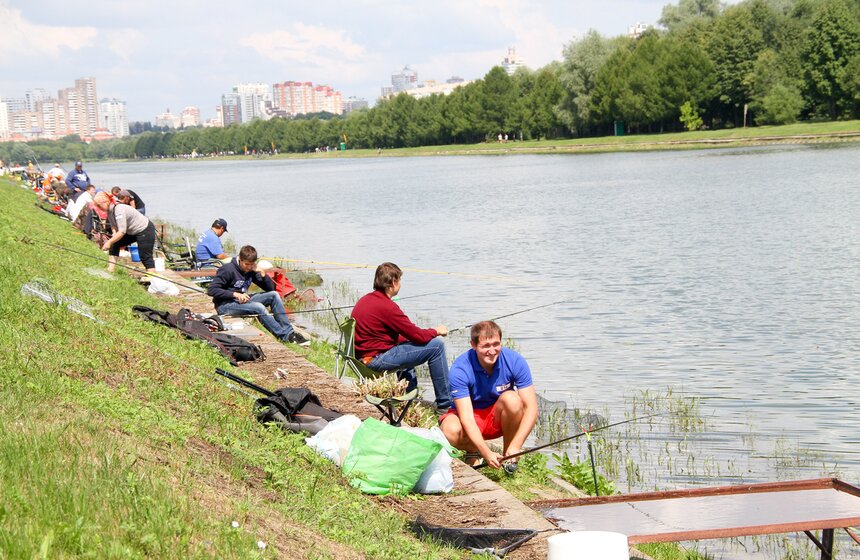 Турнир по любительской рыбалке на Гребном канале 13 фото